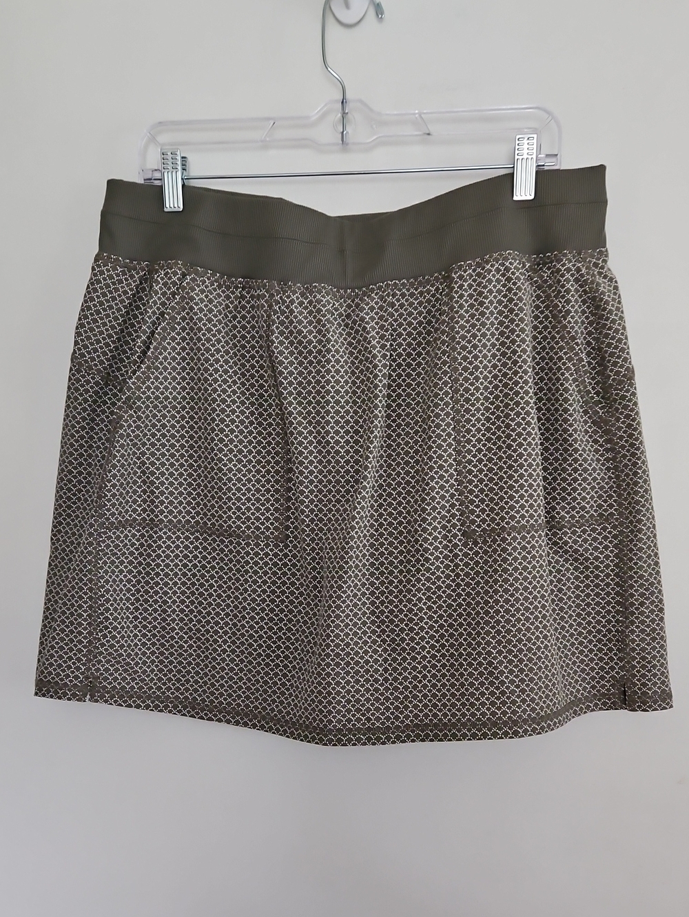 T ByTalbots Ditsy Scallop Lighweigt Side Slit Skort Size XL